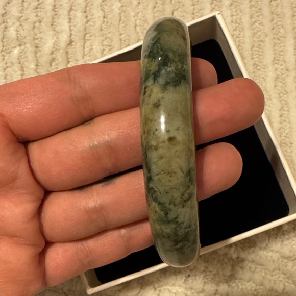 Green and Cream Bangle Bracelet - Picture 6 of 7